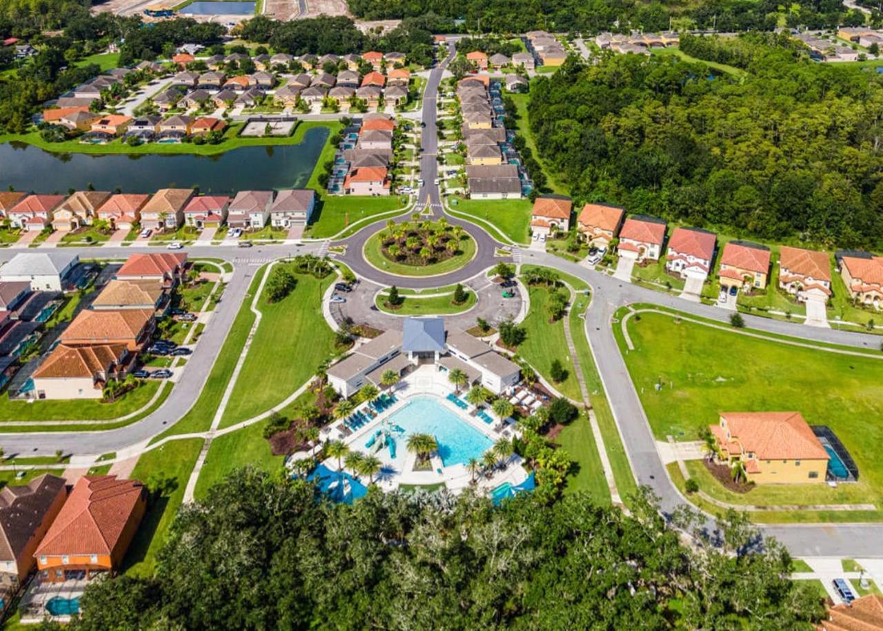 Holiday home 15br Mansion With Pool & Hot Tub-near Kissimmee